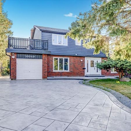 Stunning 7 Bedroom Rougeview Home With 2 Kitchens, 5 Bathrooms, Amazing Backyard & 8-Car Parking Toronto Eksteriør billede