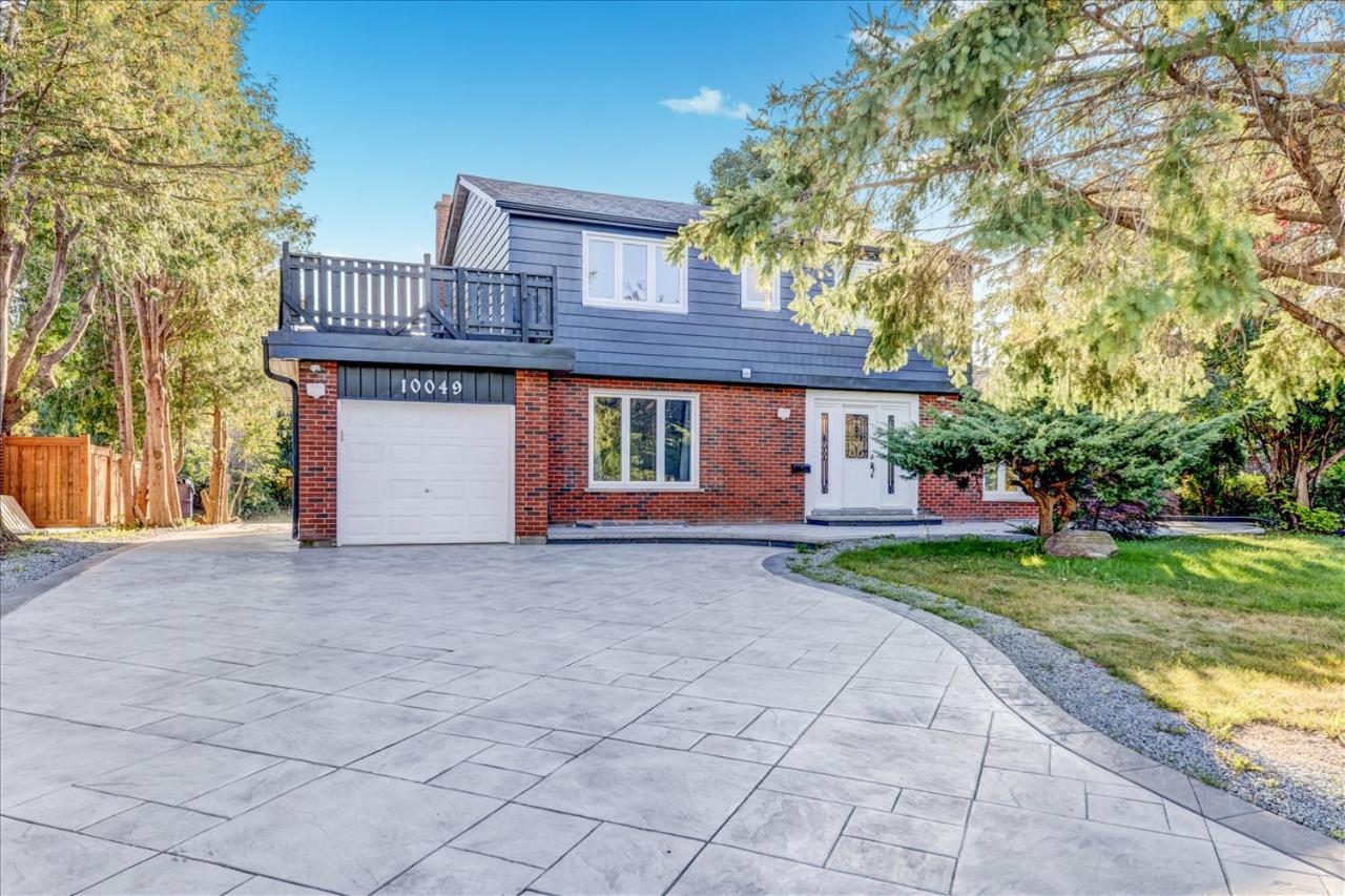 Stunning 7 Bedroom Rougeview Home With 2 Kitchens, 5 Bathrooms, Amazing Backyard & 8-Car Parking Toronto Eksteriør billede