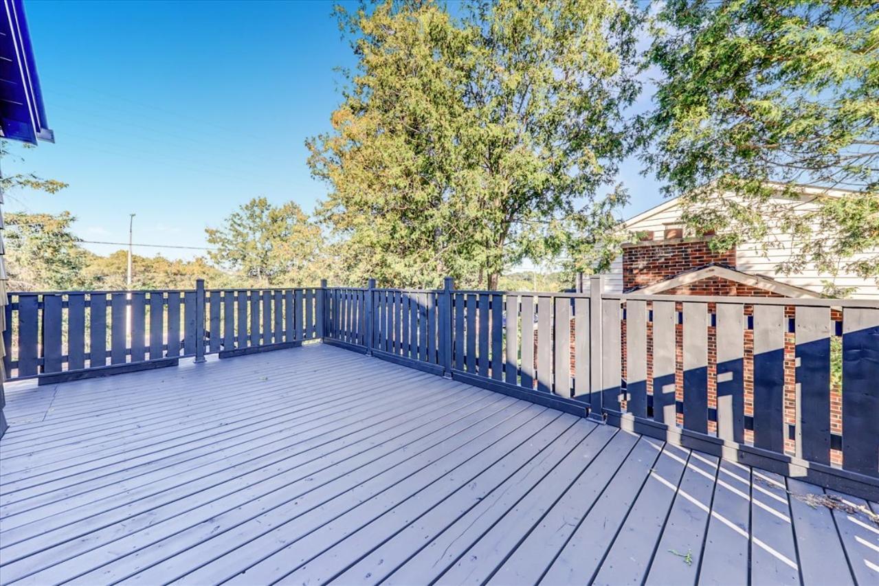 Stunning 7 Bedroom Rougeview Home With 2 Kitchens, 5 Bathrooms, Amazing Backyard & 8-Car Parking Toronto Eksteriør billede